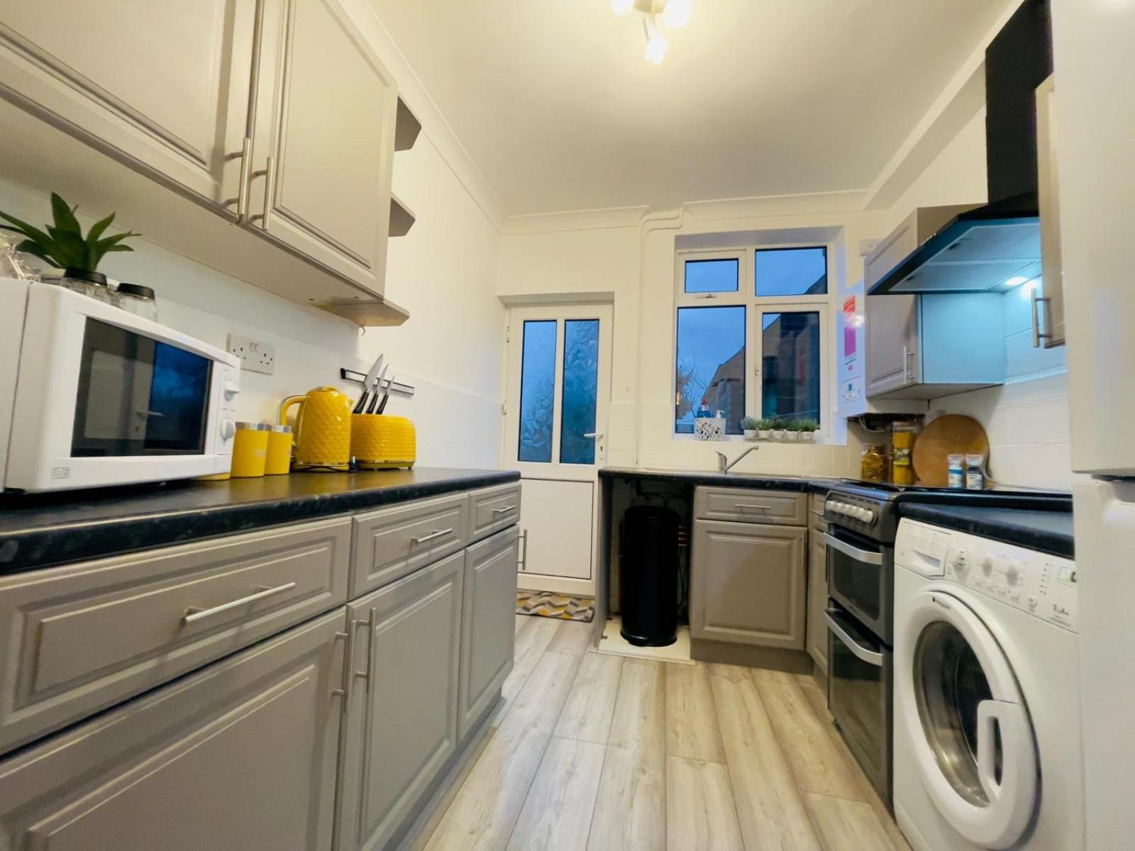 Sariyu Space Luton Otel Luton  Dış mekan fotoğraf