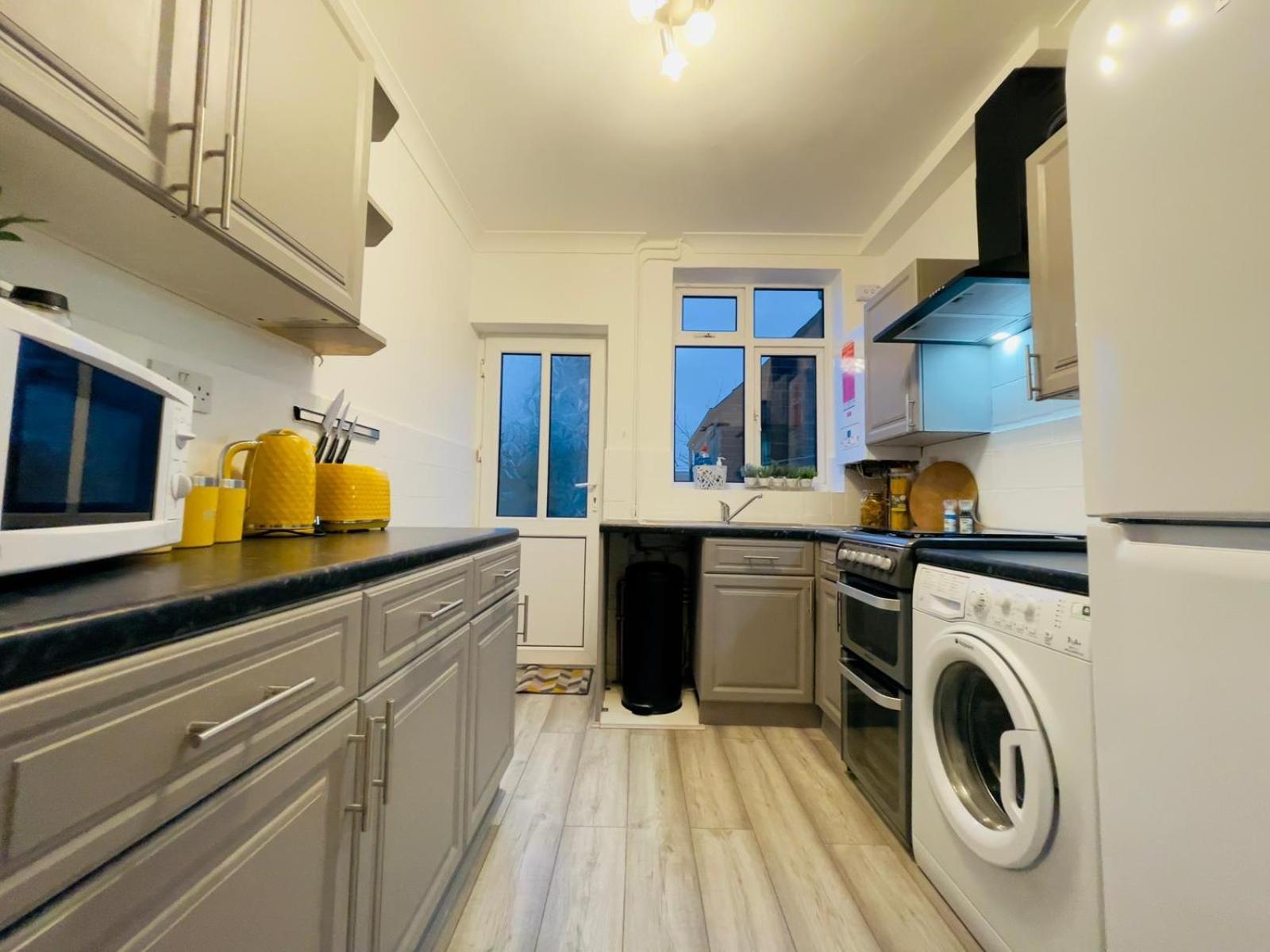 Sariyu Space Luton Otel Luton  Dış mekan fotoğraf